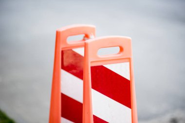 Sokakta yol çalışması işaretleri