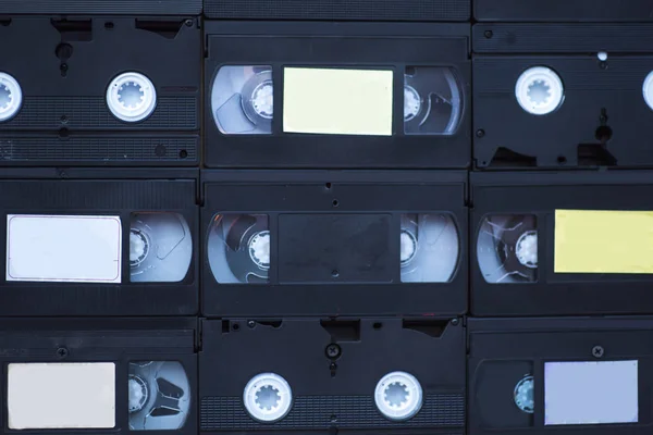 Parede de tijolos na forma de videotapes VHS — Fotografia de Stock