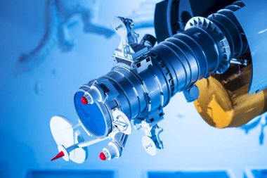 Artırılmış gerçeklik sanayi konsepti için. Robotik ve otomasyon sistem denetim uygulamasında robot kol akıllı üretim arka planda otomatikleştirmek.