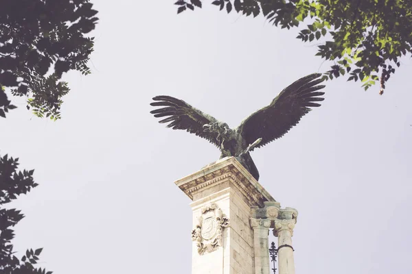 Πουλιών Στο Βασιλικό Κάστρο Βουδαπέστη Ουγγαρία Του Εθνικό Σύμβολο Turul — Φωτογραφία Αρχείου