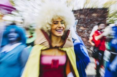 Lucca, İtalya, 03/11/2018: Lucca birçok kişi giyinmiş olarak Japon ve Amerikan karikatürü cosplayers Lucca şehir etrafında ekranda Comix adlı olay sırasında