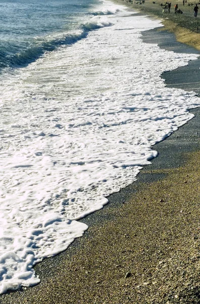Prachtig Strand Ligurië Met Zee Golven Schuim Zand — Stockfoto