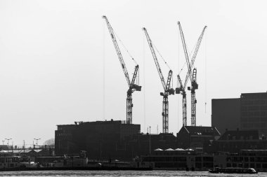 Vinçli inşaat alanı 