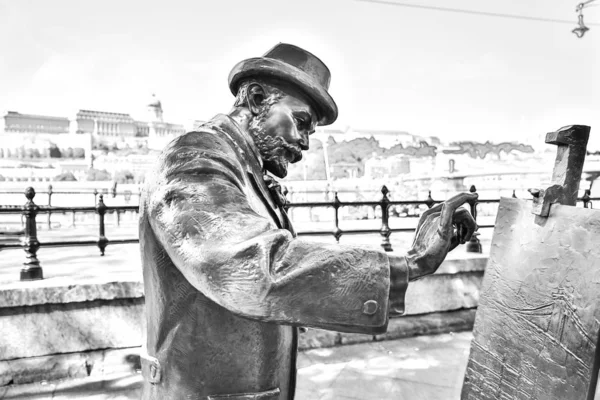 Estátua de bronze do pintor húngaro Ignac Roskovics — Fotografia de Stock