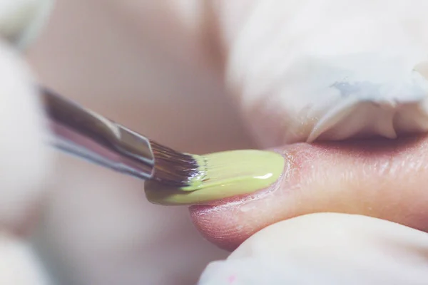 Decoração e manutenção de unhas — Fotografia de Stock