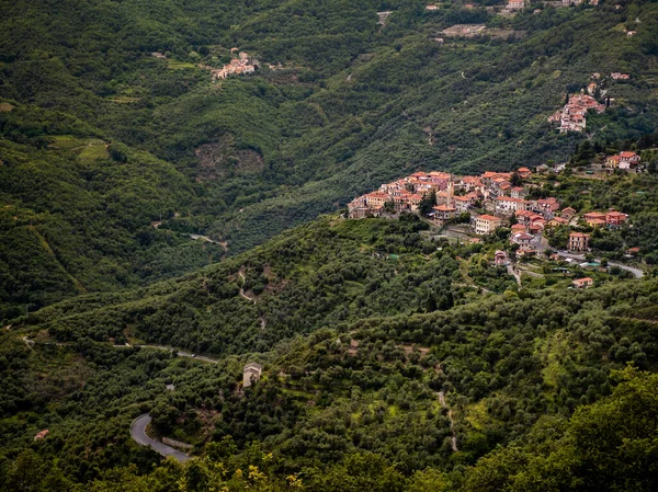 Paese dell'entroterra ligure di Vellego — Foto Stock