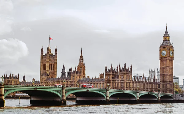 Westminster med stadstrafik — Stockfoto