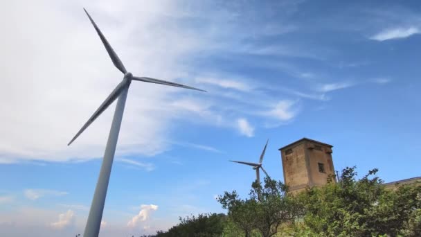 Turbina eolica per la produzione di energia — Video Stock
