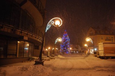 Polonya, Zakopane, Krupowki sokak - Ocak, 2017: gece Zakopane, Noel ağacı