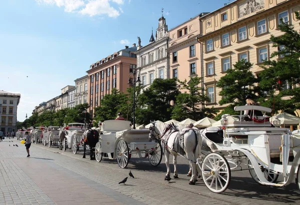 Taxis Traditionnels Dans Centre Cracovie Comme Moyen Transport Pour Visiter — Photo