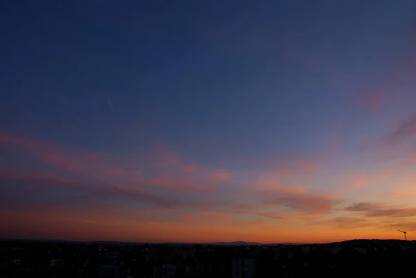 Bunte Wolken Himmel Bei Sonnenuntergang Abend — Stockfoto