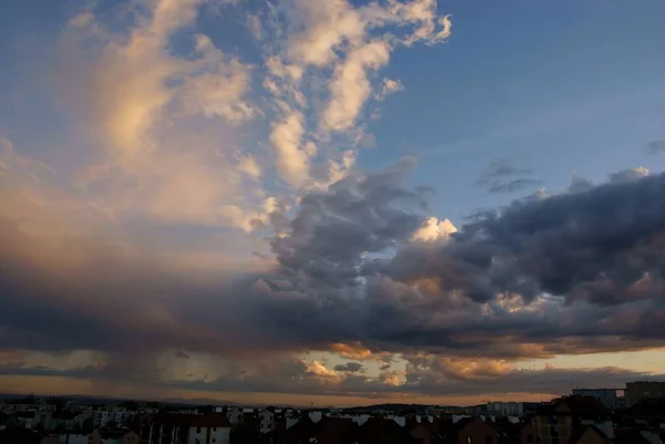 Oblačná Vícebarevná Obloha Při Západu Slunce — Stock fotografie