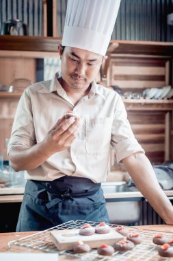 Asya fırın şefi tatlı ekmek görünümlü, temiz gıda c yaptı