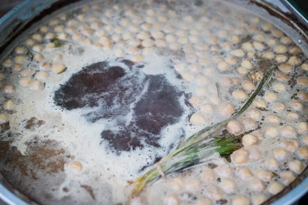 Menutup sup mie dalam panci, Thailand gaya makanan — Stok Foto