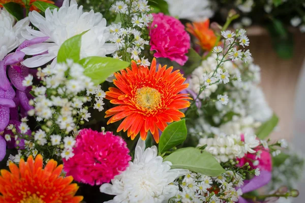 Mazzo di fiori di colore per interni decorati — Foto Stock