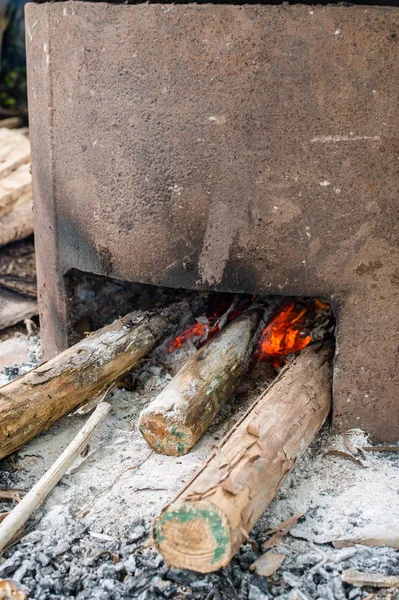 Culture de la cuisine ancienne utilisé feu pour en faire de la nourriture — Photo