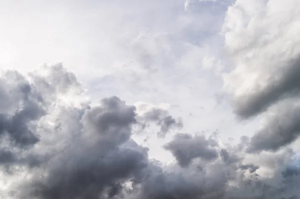 Close-up van bewolkte hemel voor achtergrond — Stockfoto