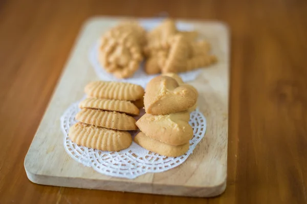 Detailní záběr cookie na sekací desce — Stock fotografie