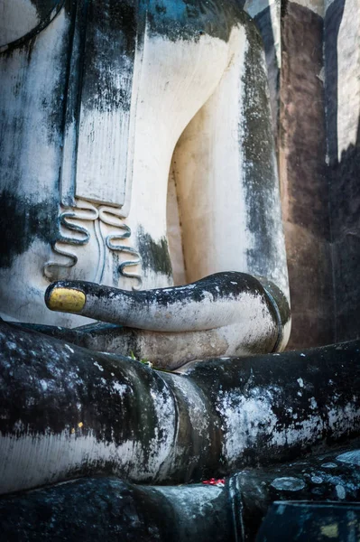 Närbild av gamla Buddha skulptur detalj från Wat si Chum, Sukhoth — Stockfoto