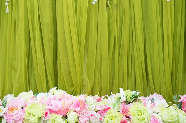 Green fabric pattern with beautiful flower for event backdrop — Stock Photo, Image