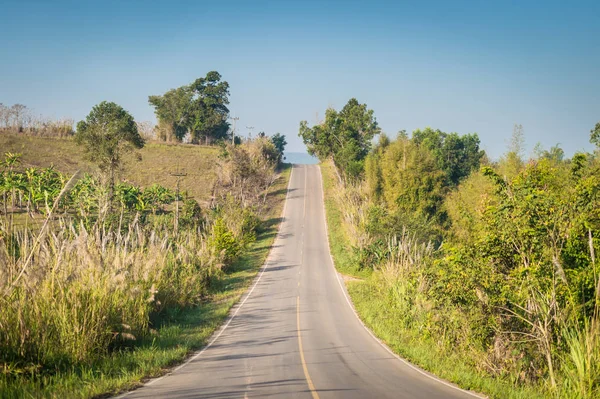 Road on the hill with blue sky landscape — Stock Photo, Image
