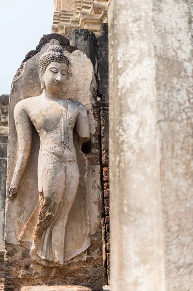 Primer plano de la escultura buda en el antiguo templo de Sukhothai, Th —  Fotos de Stock