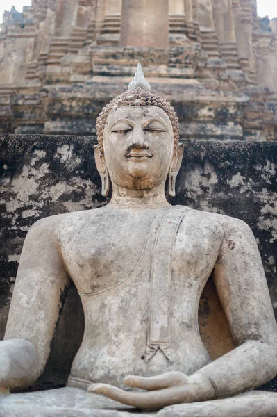 Primo piano della scultura buddha nel vecchio tempio di Sukhothai, Th — Foto Stock