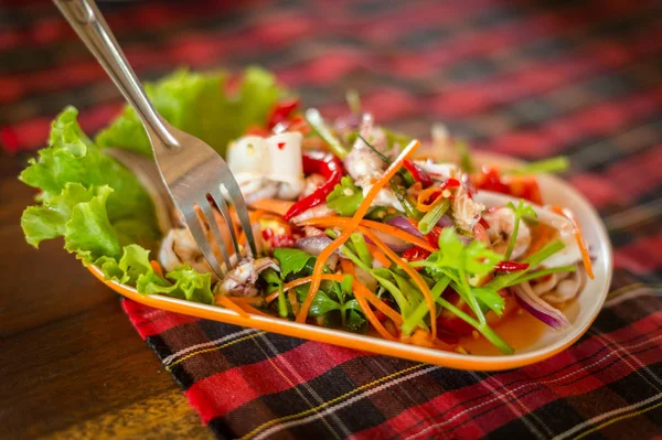 Close-up de salada de mamão gostoso ou Som Tam comida — Fotografia de Stock