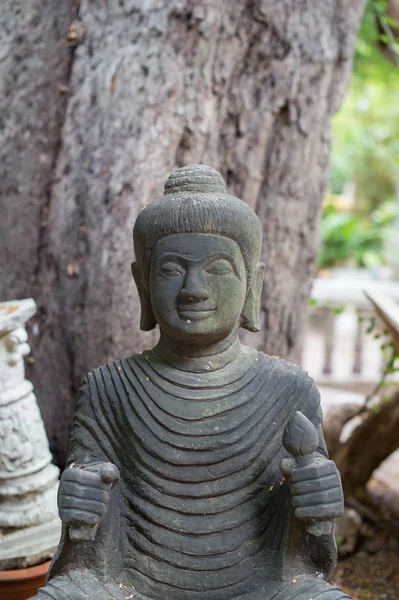 Closeup of old buddha sculpture in a temple — Stock Photo, Image