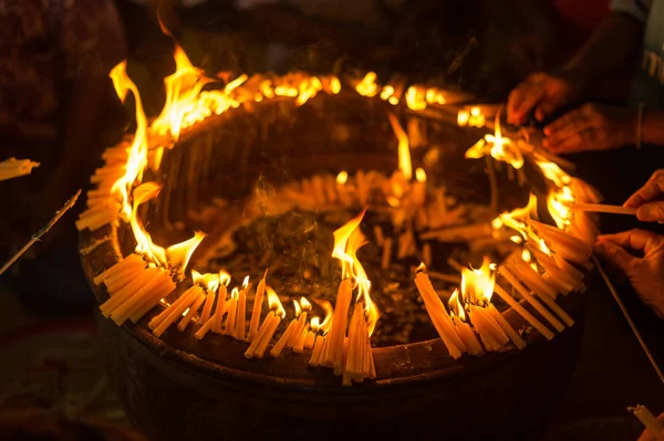 Primer plano de las velas, hecho para el agua bendita — Foto de Stock