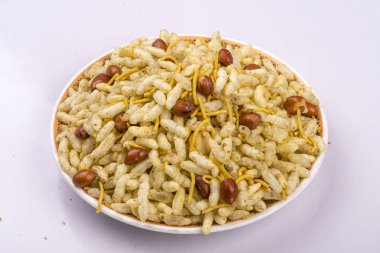 geleneksel Hint bhelpuri, bhel veya namkeen