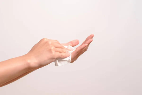Mujer Limpiándose Las Manos Con Papel Blanco Tejido Blando Aislado — Foto de Stock