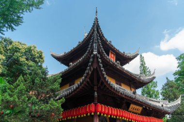 Shanghai, Çin - Jun 2018: Şanghay, Çin Longhua Tapınağı. Longhua tapınak Shanghai Güney banliyölerinde bulunur, Çin ünlü Budist manastırda biridir..