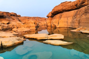 Sunrise Sam Phan Tayland büyük kanyon, Mae Khong nehirde Eyaleti Ubon Ratchathani, Tayland en büyük rock Resifi'nde olarak bilindiği gibi Bok, yeni gün