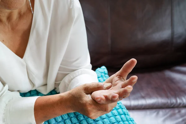 Anciana Que Sufre Dolor Mano Muñeca Concepto Problema Salud — Foto de Stock