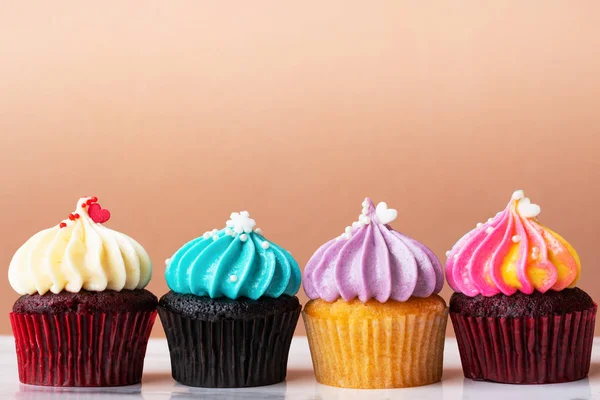 Variedade Colorido Bonito Cupcake Fundo Rosa — Fotografia de Stock