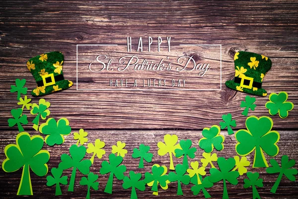St Patricks Day, golden coins, festive hat and green Shamrocks with Saint Patricks day lettering on wooden — Stock Photo, Image