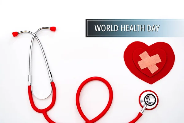 Giornata mondiale della salute, salute e concetto medico, stetoscopio rosso — Foto Stock