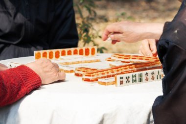 Şehir caddesinde Çinli üst düzey Mahjong tablo kumar oyunu