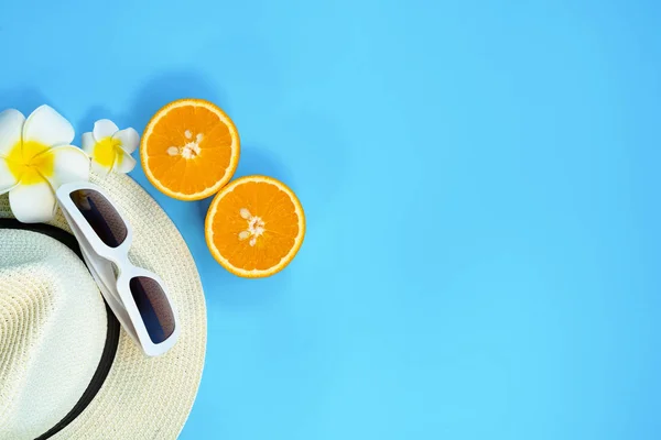 Beautiful summer holiday, Beach accessories, sunglasses, hat and orange on blue backgrounds — Stock Photo, Image