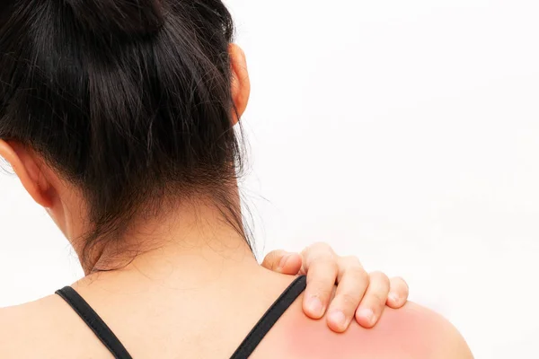 Молодые женщины травмы шеи и плеч, здравоохранения и медицинской концепции — стоковое фото