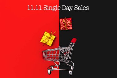 Alışveriş arabası ve hediye kutusu, yıl sonu indirimi, 11.11 bekar günü indirimi.