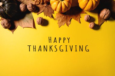 Akçaağaç yapraklı, fındıklı ve kabaklı Şükran Günü 'n kutlu olsun.