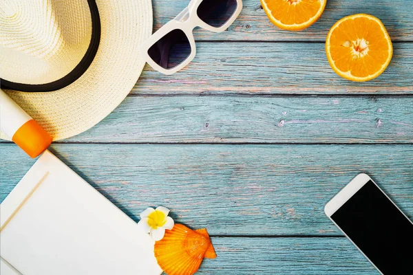 Beautiful Summer Holiday Beach Accessories Orange Sunglasses Hat Sunblockand Smartphone — Stock Photo, Image