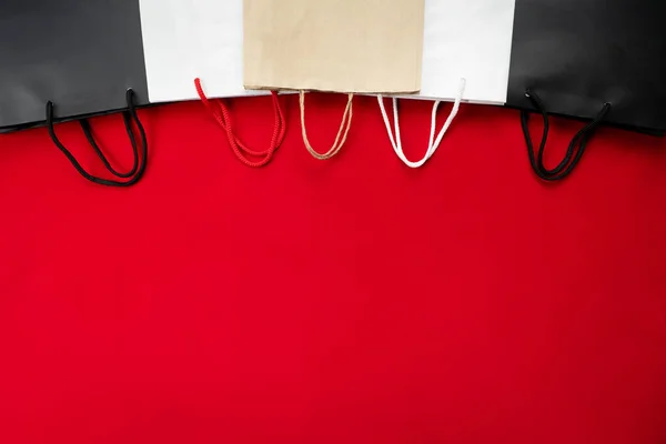 Svart Fredag Försäljning Shopping Väska Röd Bakgrund — Stockfoto