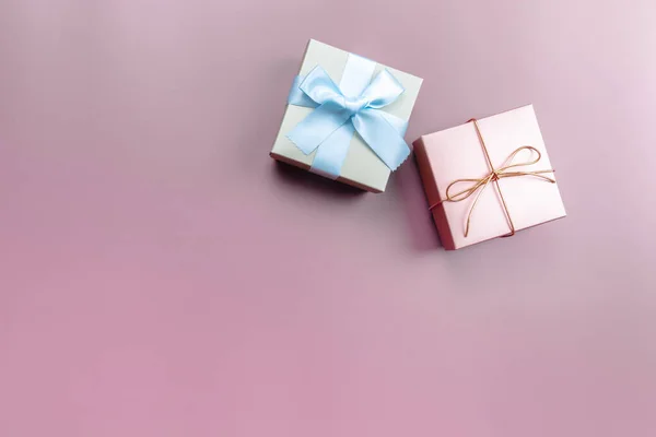 Caixa Presente Dois Fundo Rosa Para Dia Especial — Fotografia de Stock