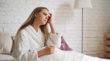 Derisi çizilmemesi kepek başında, gergin sarışın. Tahriş, kaşıntı Başkanı