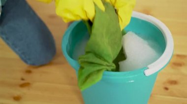 Bir temizlik paçavra sıkma