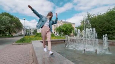 çeşmenin güzel kız.