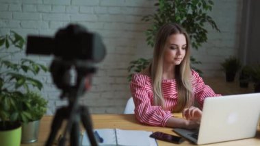 Vlogger ayna kayıt öğretici güzel makyaj